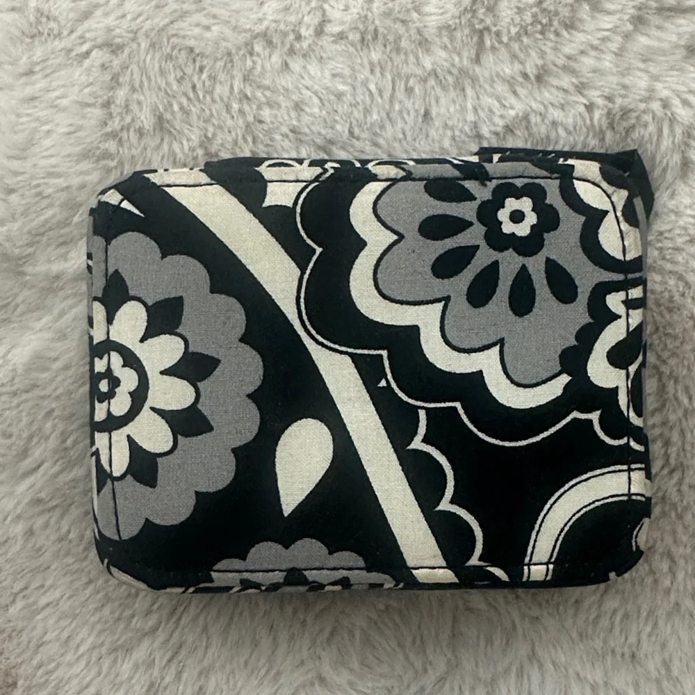 Vera Bradley Black & White Floral Zip Pill Organizer
